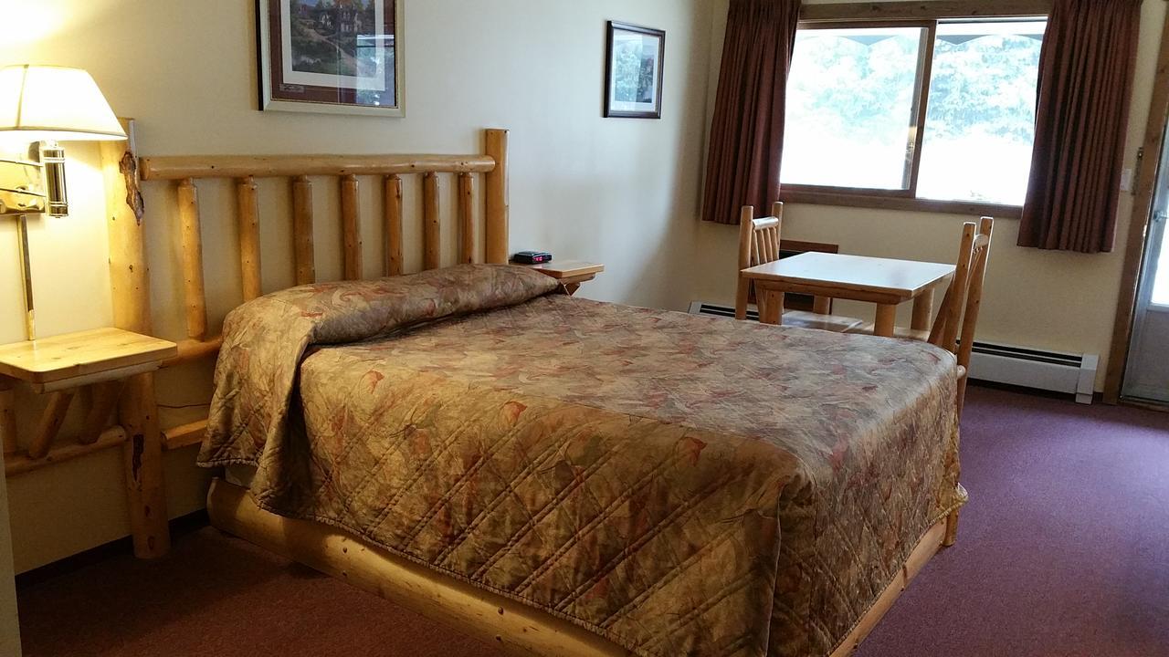 Yellowhead Motel Вейлмаунт Экстерьер фото